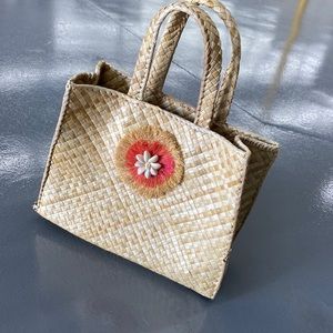 Woven straw basketweave top handle handbag mini tote seashells boho bag